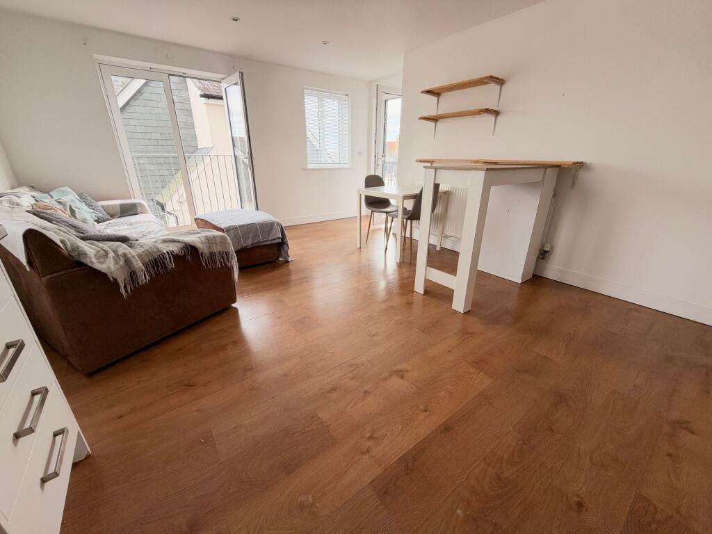 Apartment in Truro - View 3