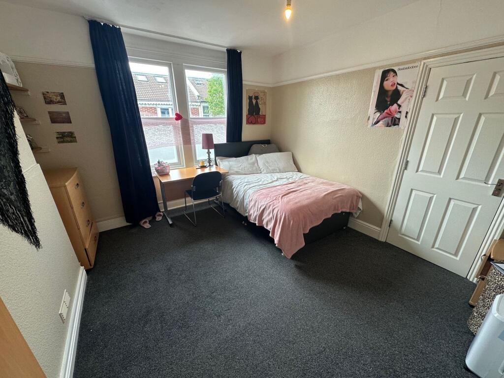 6 bedroom house for rent