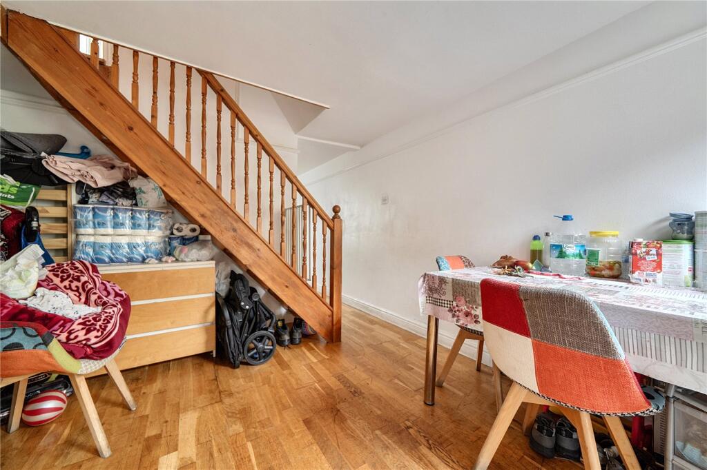 Gloucester Terrace, Crown Lane, Southgate, London, N14 photo 4