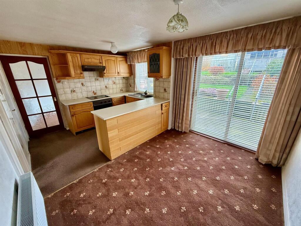 House in Solihull, Haslucks Green - View 4