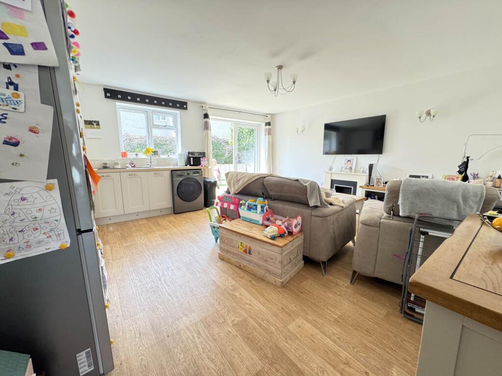 Karen Close, Bideford photo 3