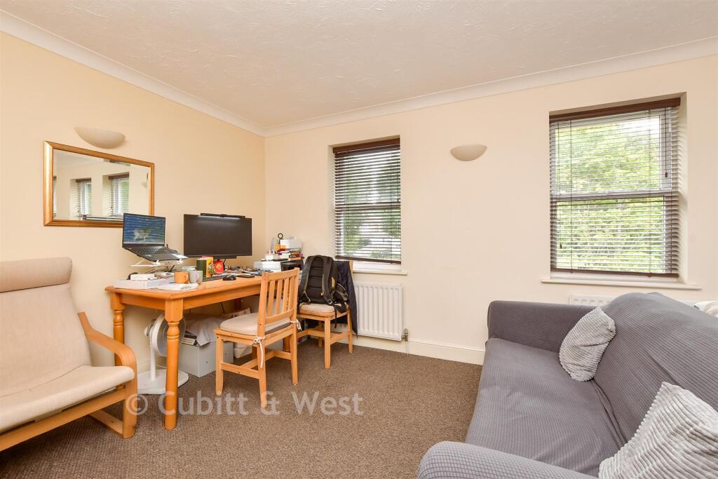 Apartment in Sutton, Carshalton Beeches - View 4