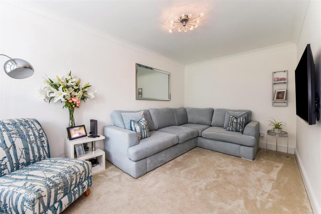 Mundays Row, Horndean photo 4