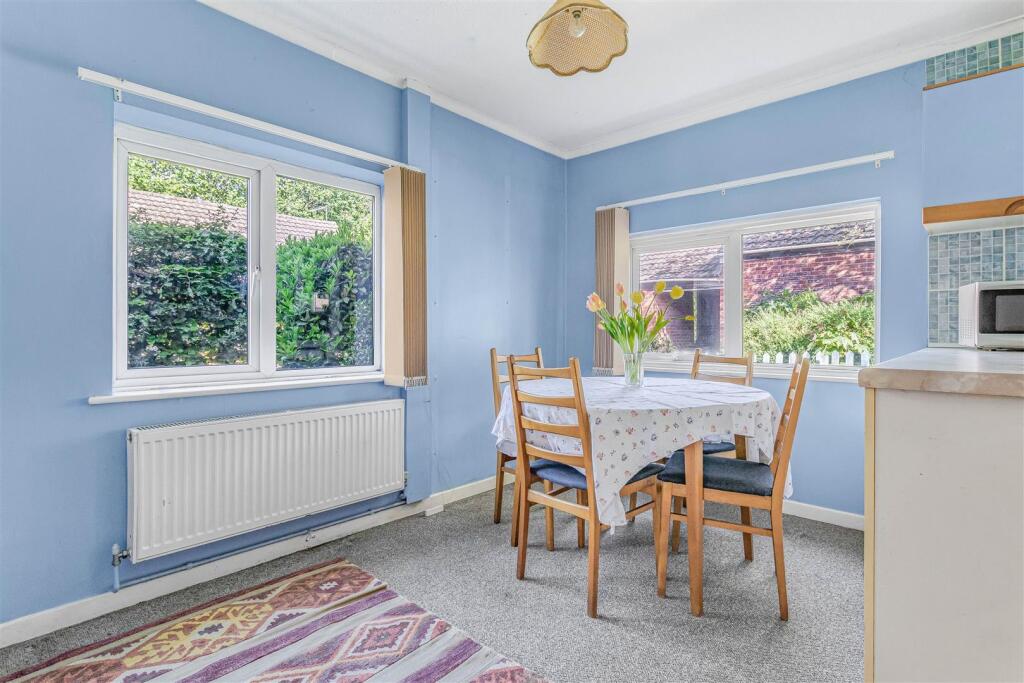 House in West Suffolk, Newmarket - More