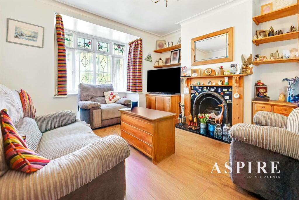 Walker Drive, Leigh-On-Sea photo 3