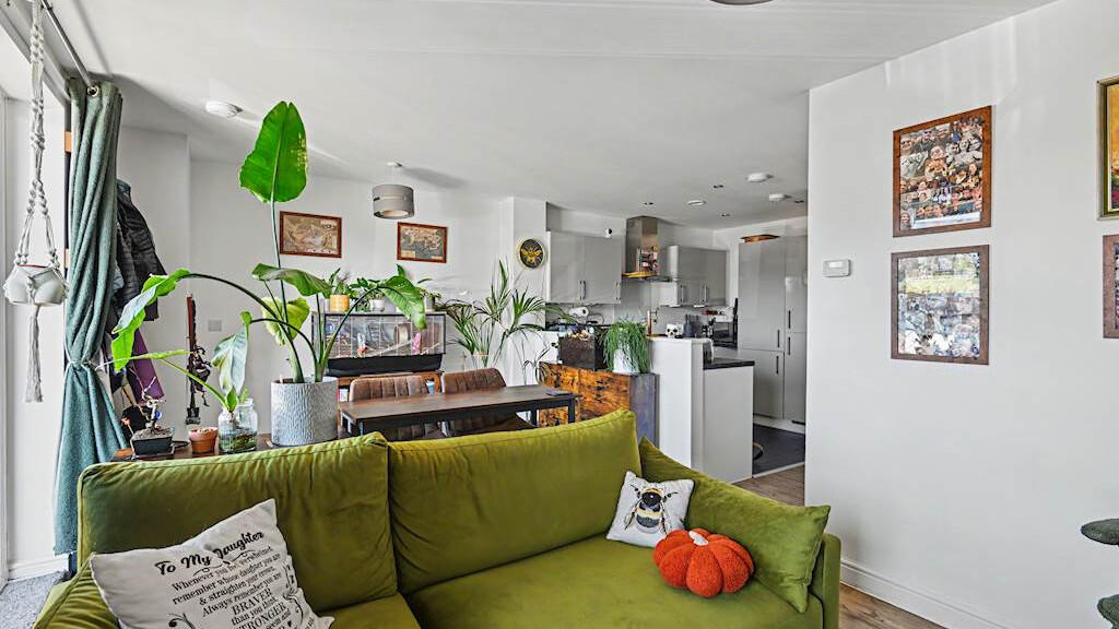 Apartment in Rochester - View 4