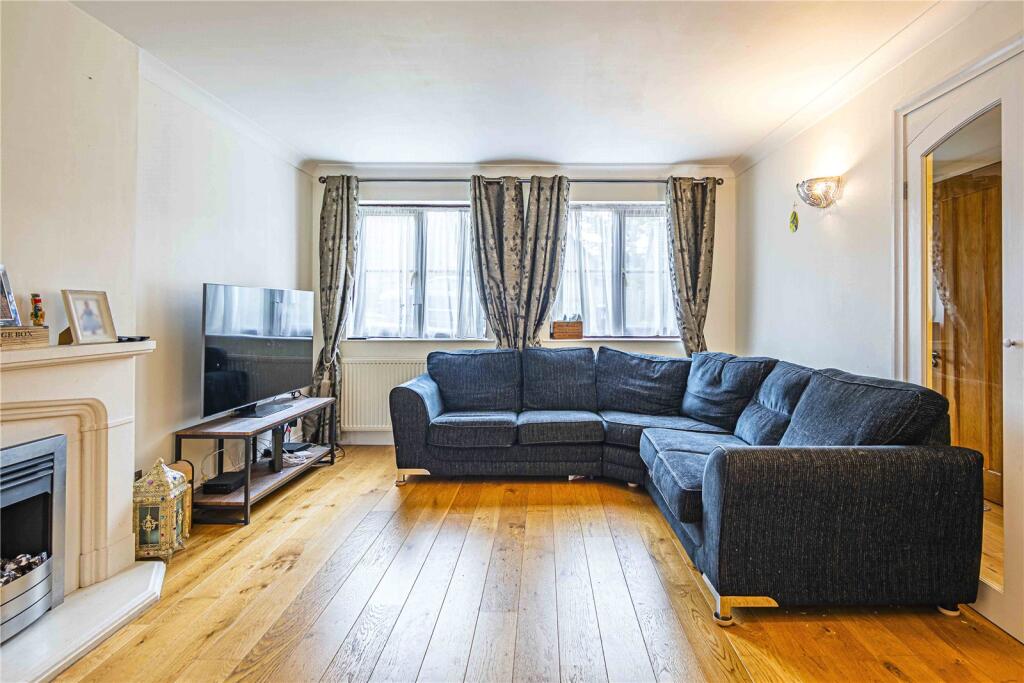 House in Dacorum, Chaulden - More