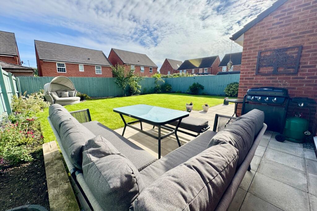 20, Meadowside Drive photo 3