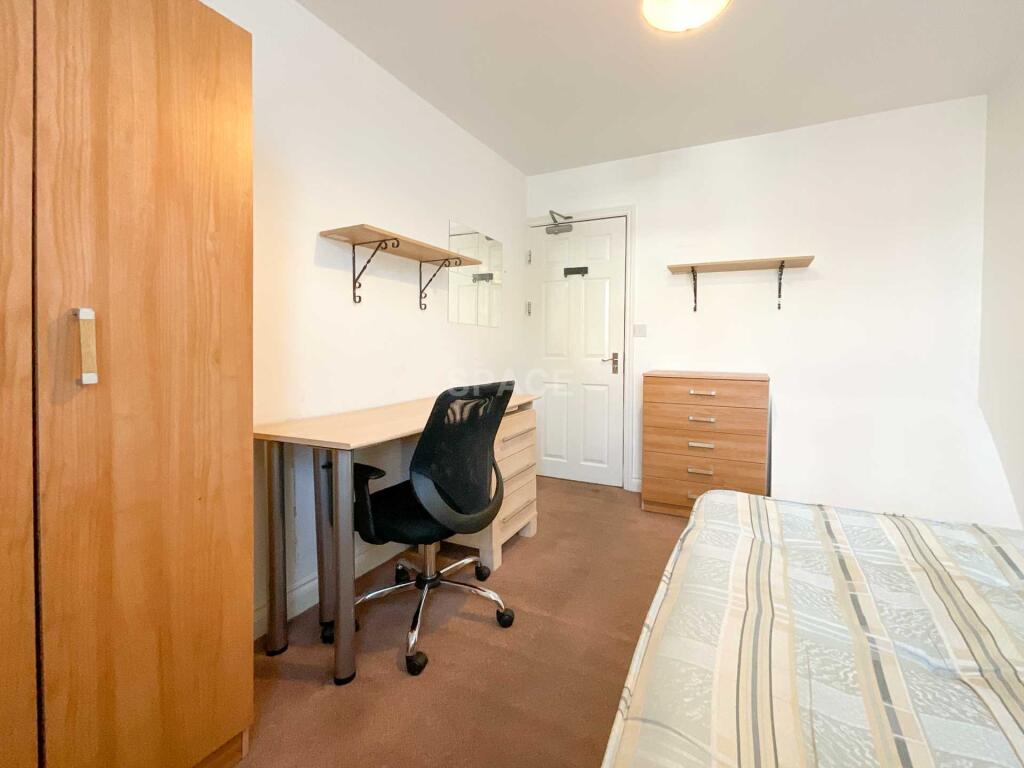 Main image of property: Wokingham Road, University