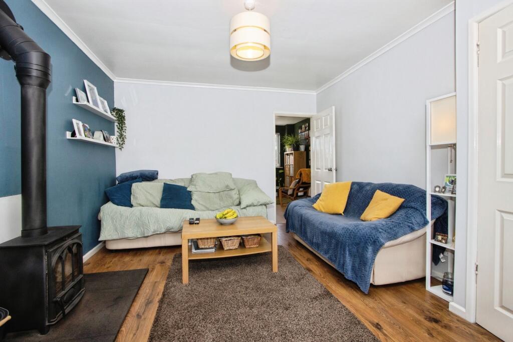 House in Wakefield, Sitlington - View 3