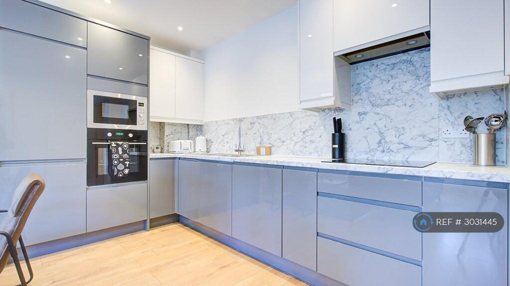 Apartment in Kingston upon Thames - View 4
