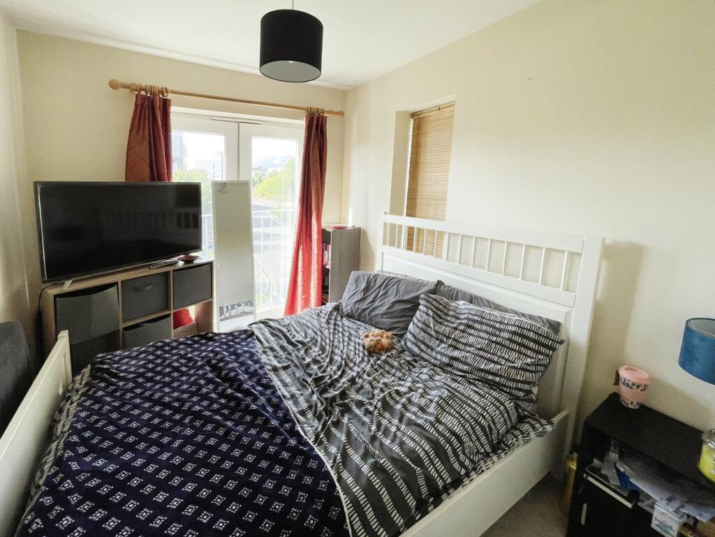 Charlbury Lane, Basingstoke, RG24 photo 3