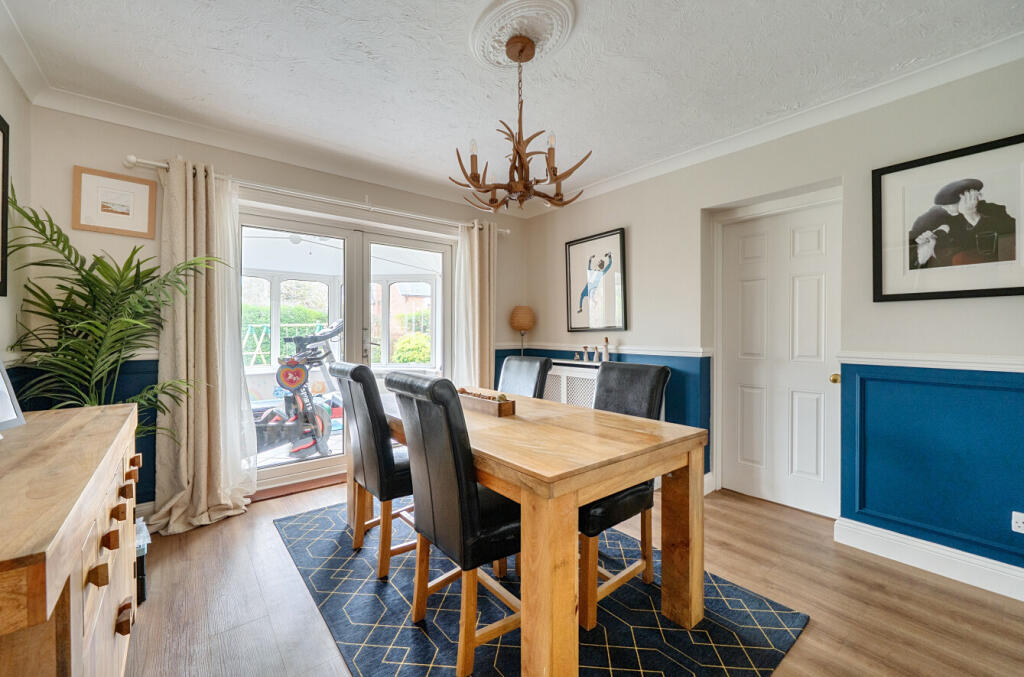 House in Three Mile Cross, Shinfield - View 4