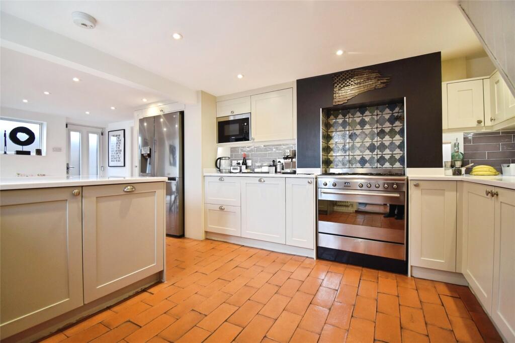 Wood Street, Waddesdon photo 3