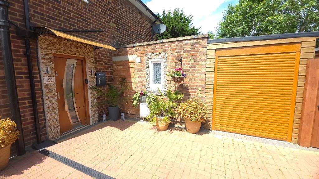 Pevrel Place, Desborough, Kettering, Northants, NN14 2LE photo 3