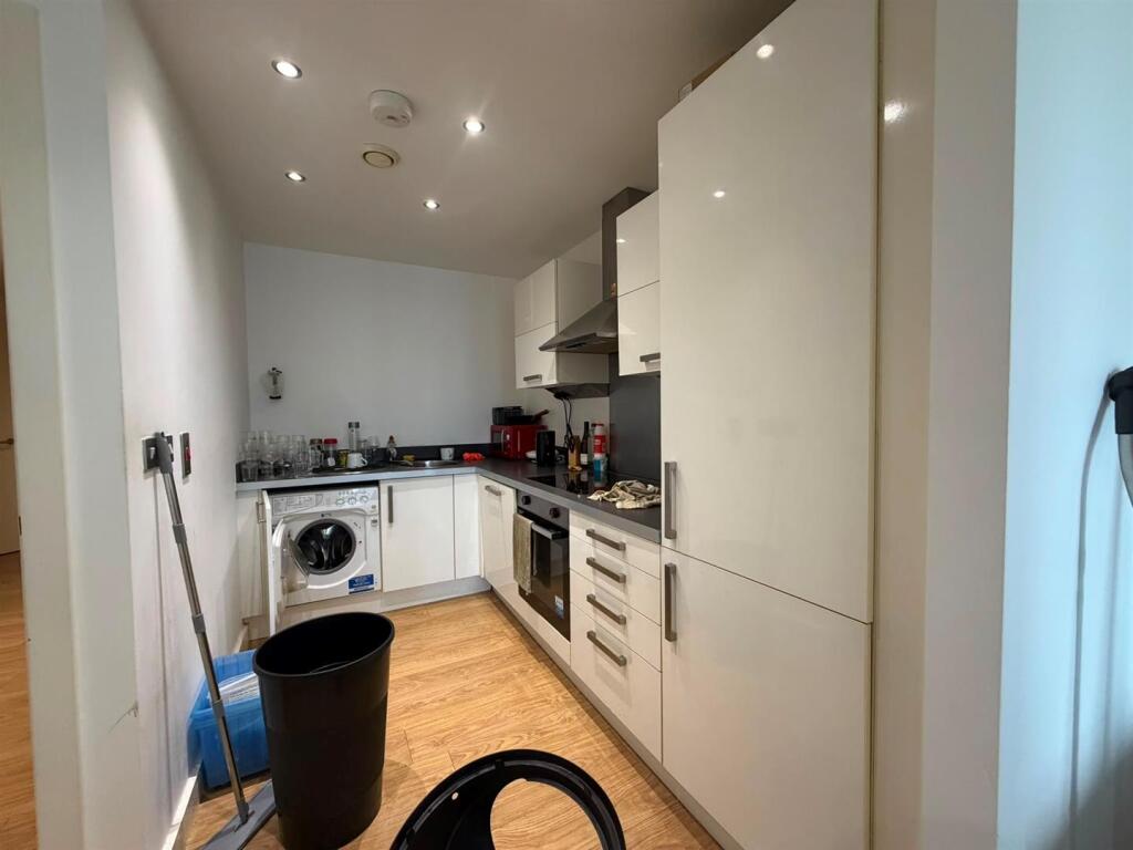 Apartment in Manchester, First Street, City Centre - View 4