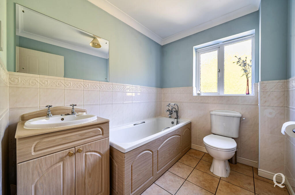 House in Swale, Grove Park, Bobbing - More