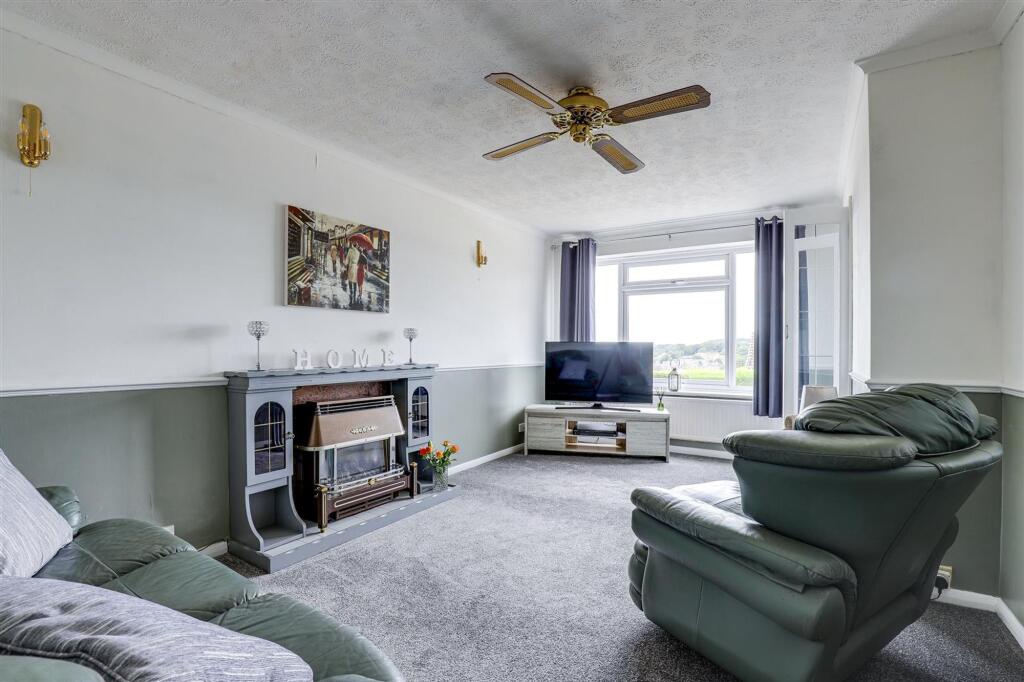 Upminster Drive, Arnold, NG5 photo 2