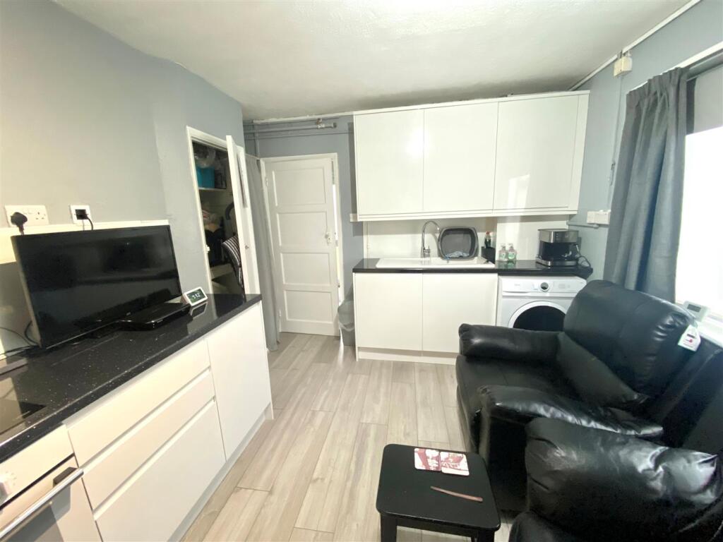 Princesfield Road, Waltham abbey photo 3