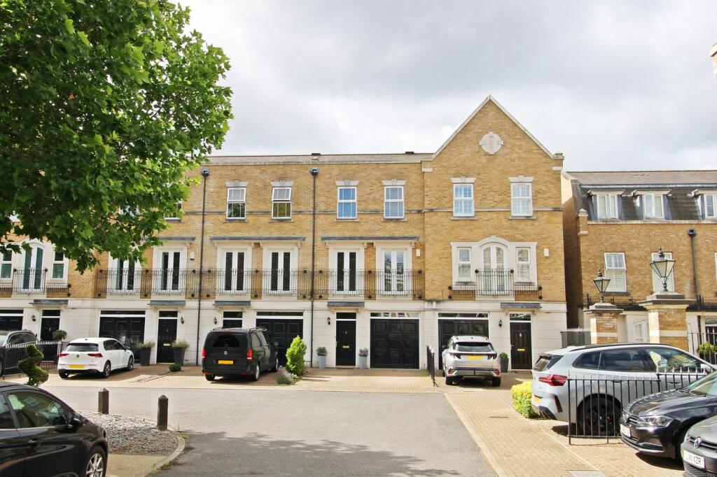 Main image of property: St Martins Lane, Langley Park, Beckenham, BR3