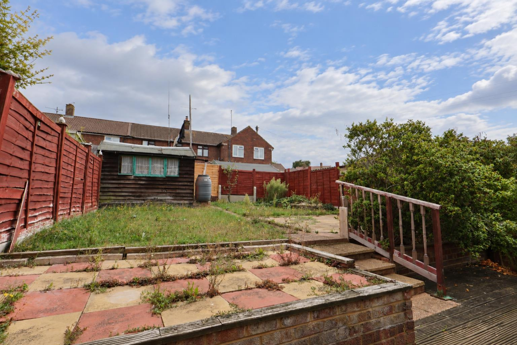 House in Gillingham, Twydall - More