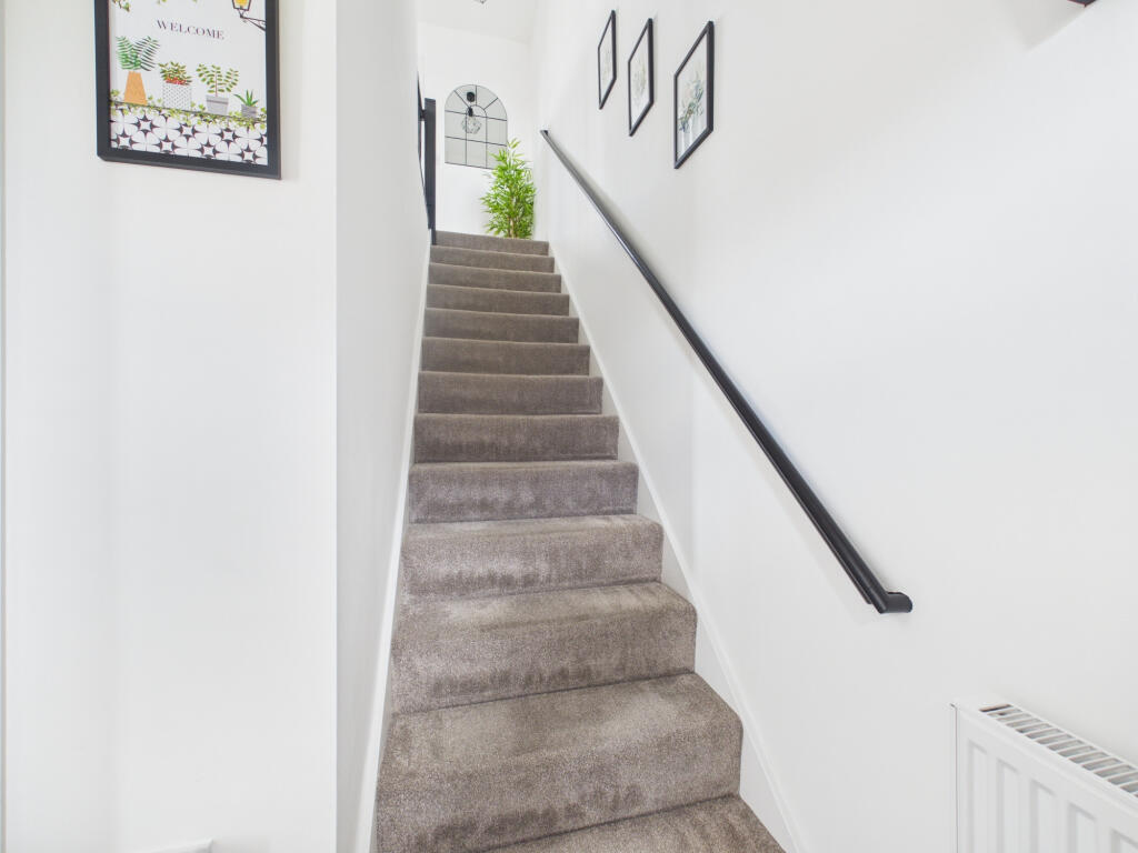 Finchley Close,  Hull, HU8 photo 3