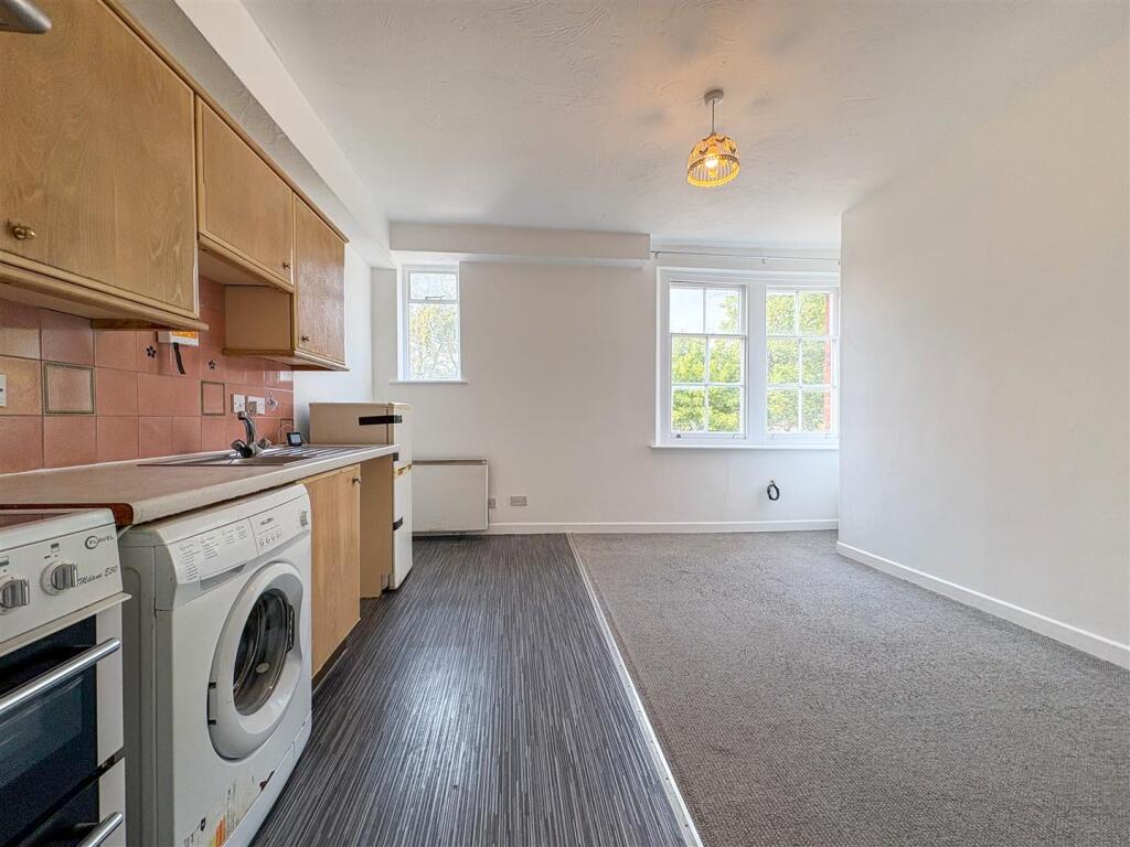 Apartment in Taunton - View 2