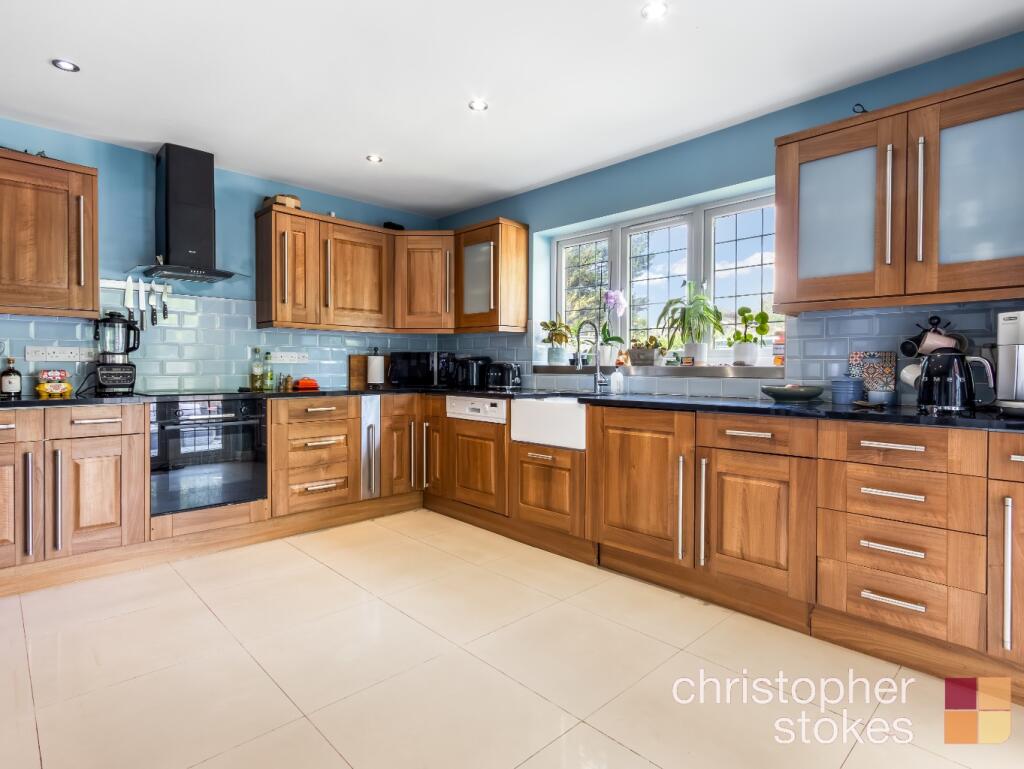 Brookfield Lane West, Cheshunt, Hertfordshire, EN8 0QH photo 2