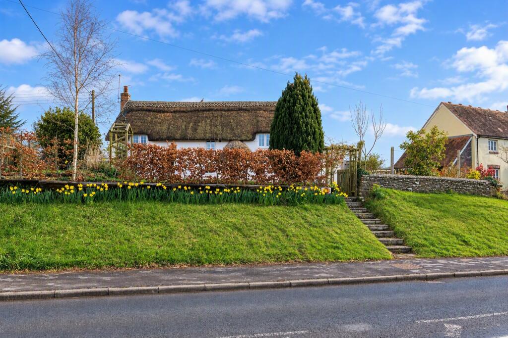 3-bed detached on Caundle Street, Bishops Caundle, Sherborne, £415,000
