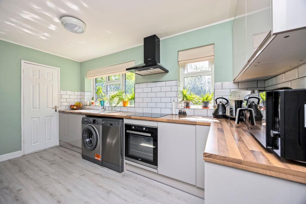 Apartment in Crawley, Ifield - View 3