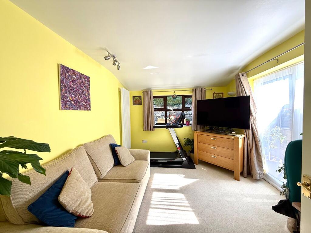 House in Bradford, Keighley - View 5