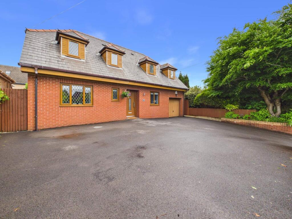 House in Cardiff. CF14, Rhiwbina - More
