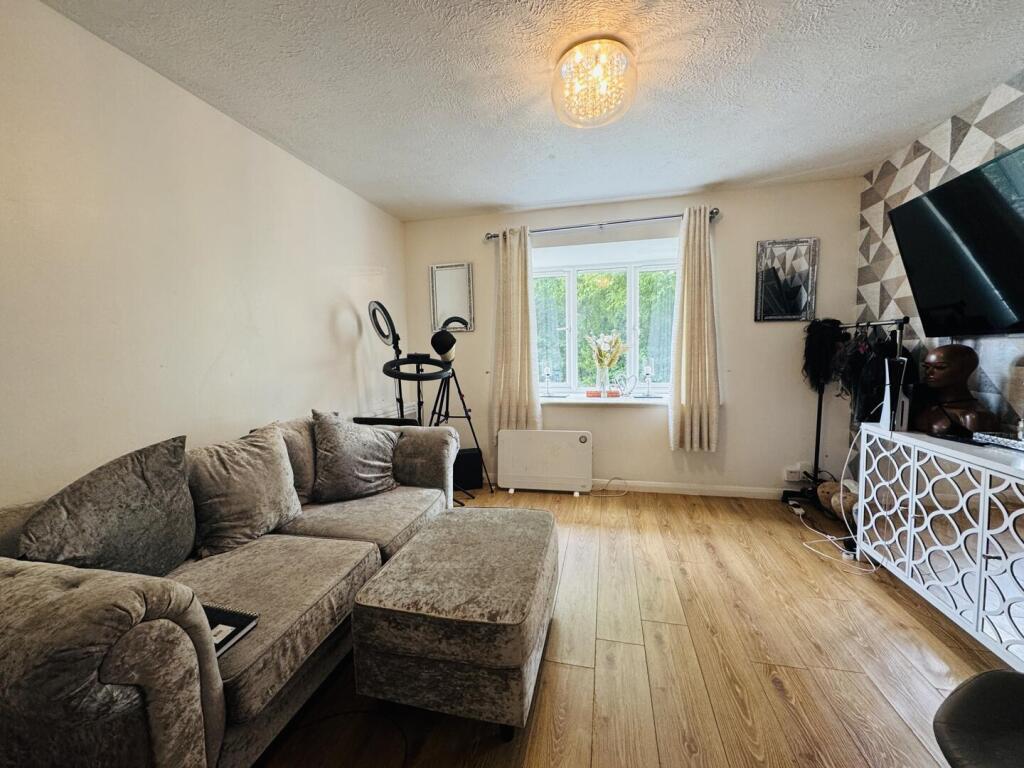House in Crawley, Maidenbower, Worth - View 2