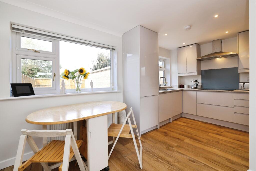 House in Swindon, Calne - More