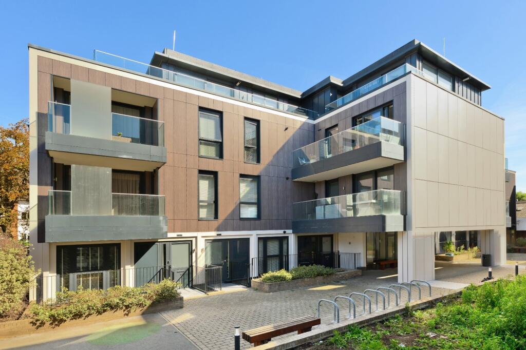 Apartment in London, Seething Wells, Surbiton - View 4