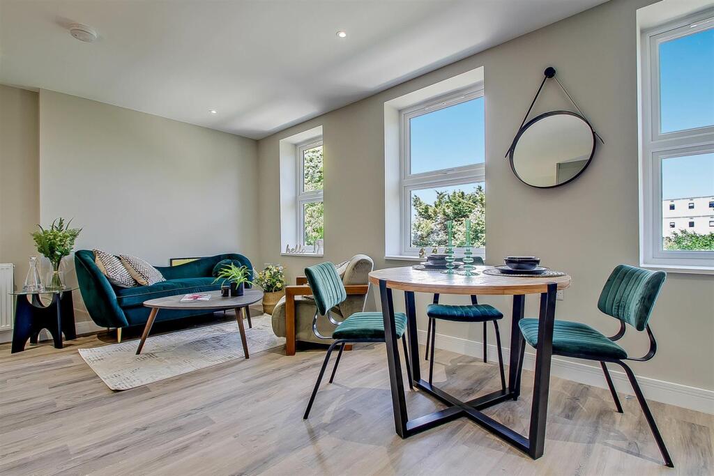 Beaconsfield Road, London, N11 - View 3