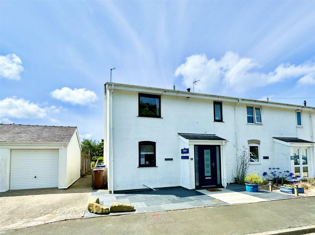 Main image of property: Llwyn Gwalch Estate, Morfa Nefyn, Pwllheli