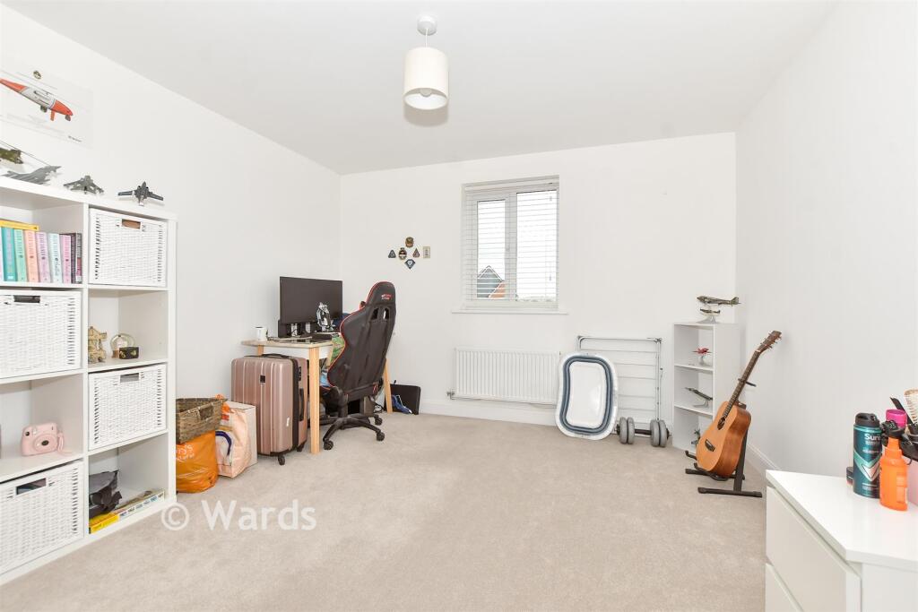 Dearman Crescent, Hythe, Kent photo 3