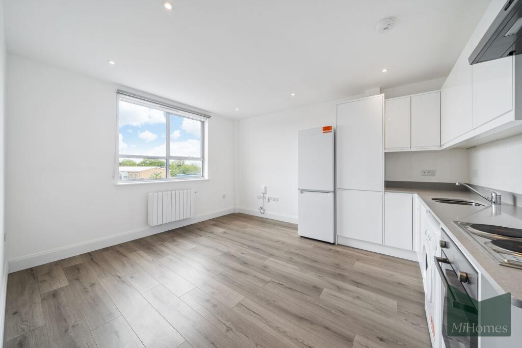 Apartment in Southall - View 3