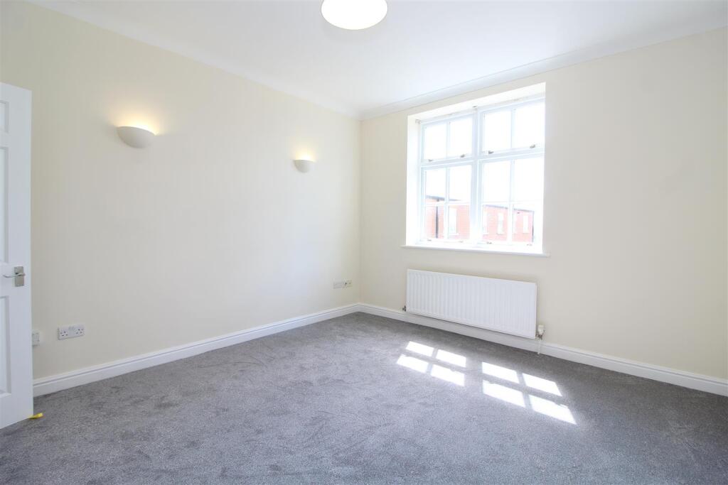 Apartment in St Albans - View 5