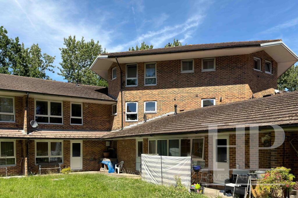 Apartment in Crawley, West Sussex