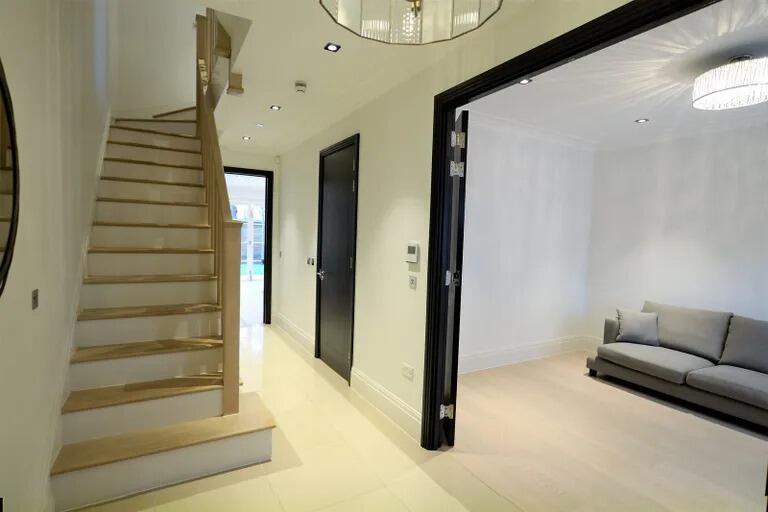 Egerton Drive, London, TW7 photo 2