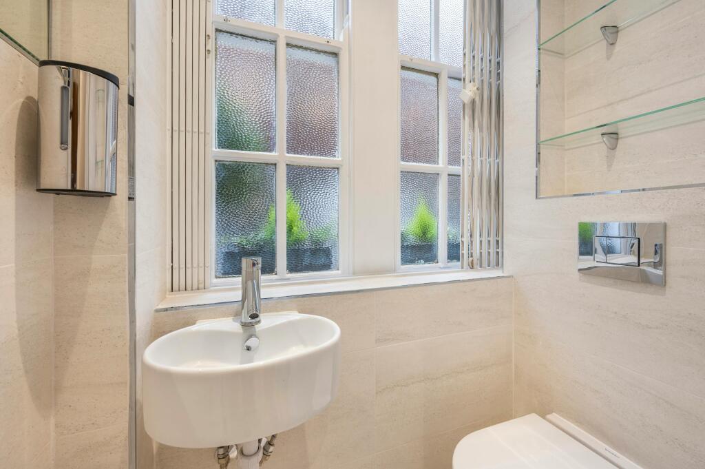 bathroom 2.jpg