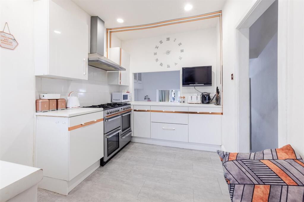 Apartment in Torquay - View 2