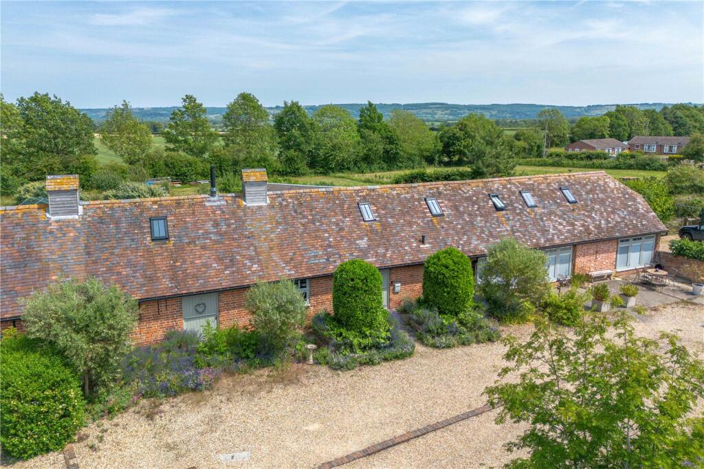 5-bed house on Bank Farm Barns, Dumbleton, Worcestershire, WR11, £875,000