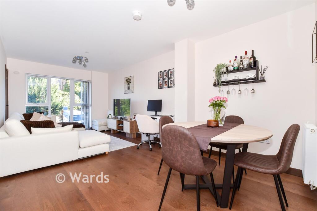 Apartment in Rochester - More