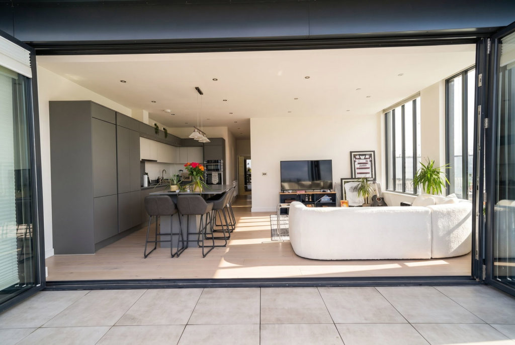 Main image of property: Streetsbrook Road, Solihull, B91 1US