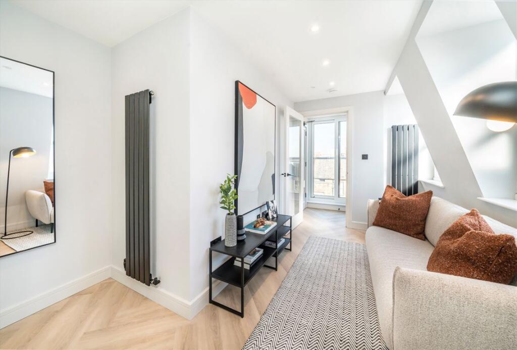 1-bed flat on Franciscan Road, Tooting, £350,000