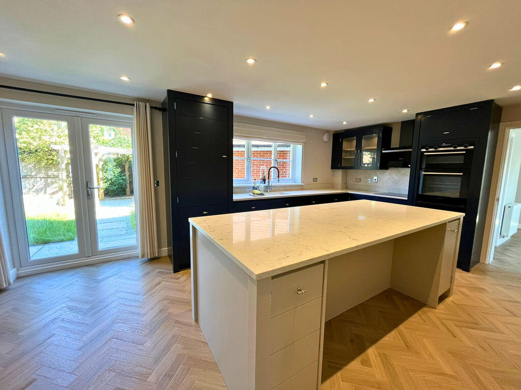 Harrow Drive, Headley, Thatcham - View 5