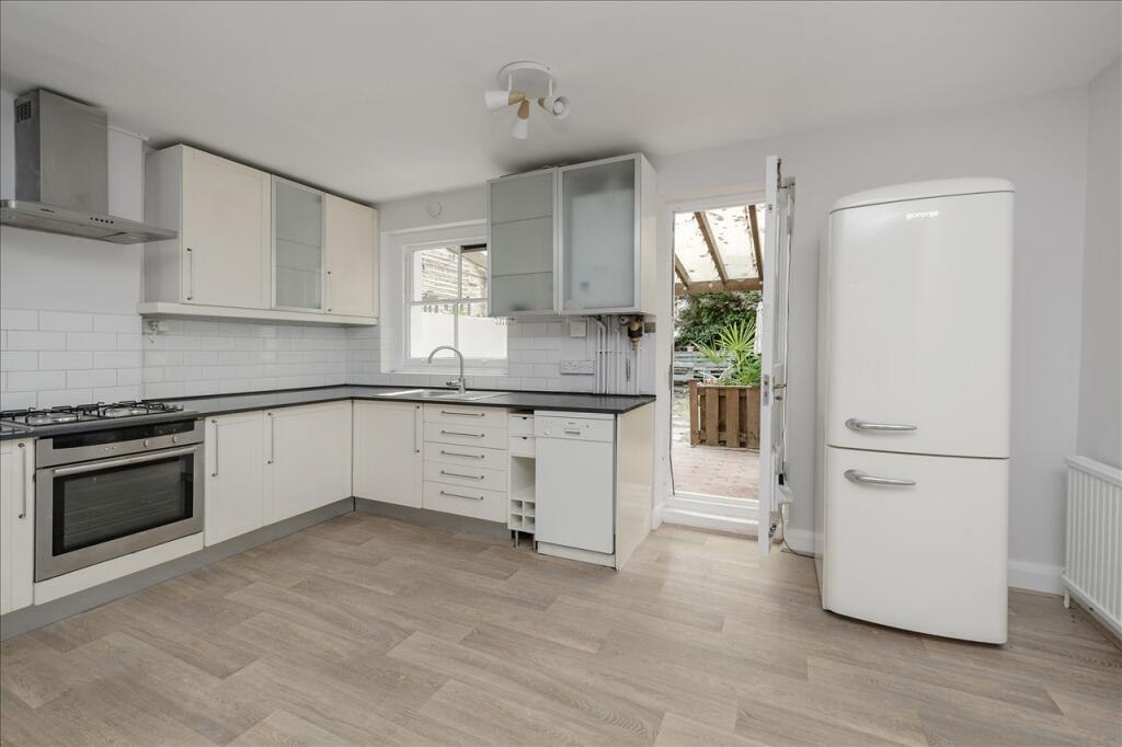 Apartment in London, Shepherd's Bush - View 5